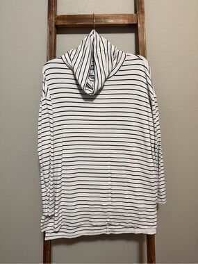Liz Claiborne White and Black Striped Hooded Long Sleeve Top